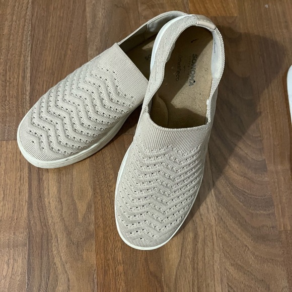 Sonoma Beige Slip-On Sneakers shoes 6.5 - Picture 2 of 2